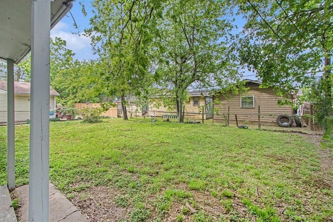 Building Photo - 9414 Rosehaven Dr