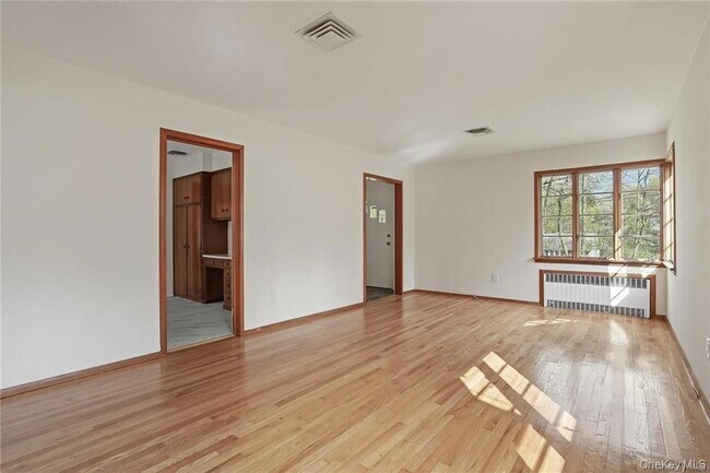 Building Photo - 17 Brookside Ave