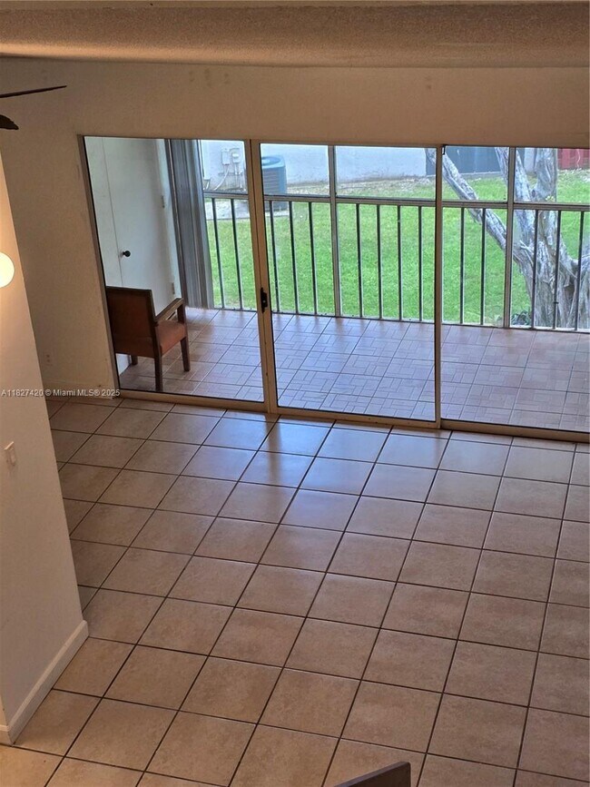 Building Photo - 14170 SW 93rd Ln