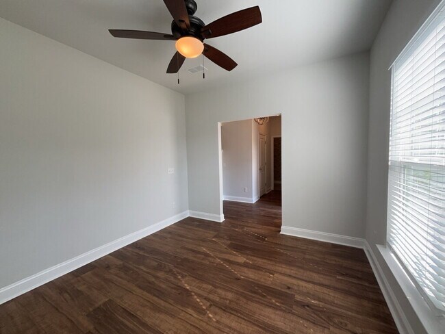 Building Photo - 203 Hayworth Rd
