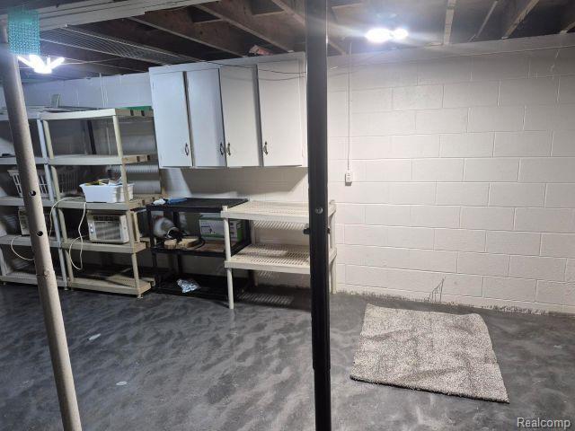 Building Photo - 12387 Milford Rd