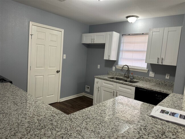 Building Photo - 15770 Chimney Rock Rd