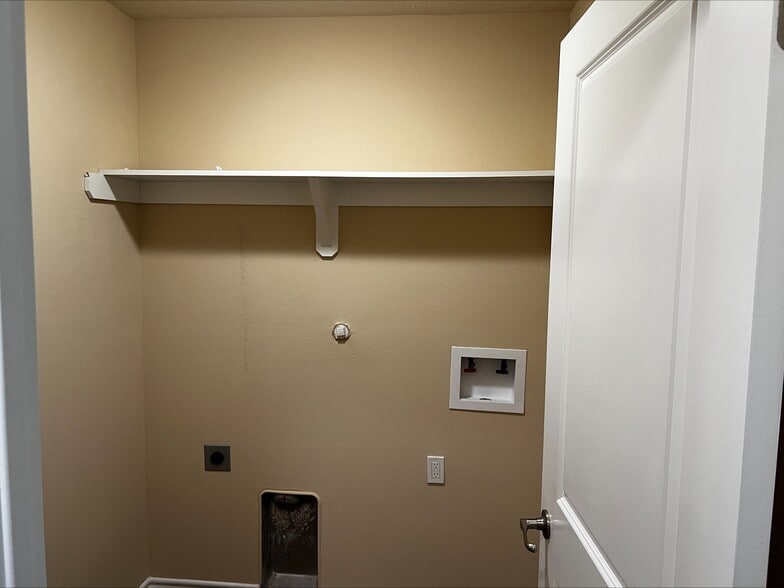 Building Photo - 2610 Saint Helena St