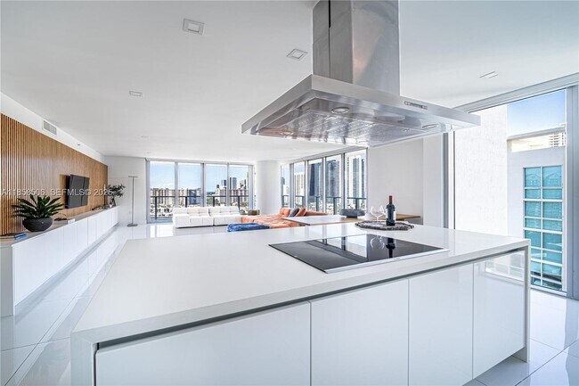 Building Photo - 300 Sunny Isles Blvd