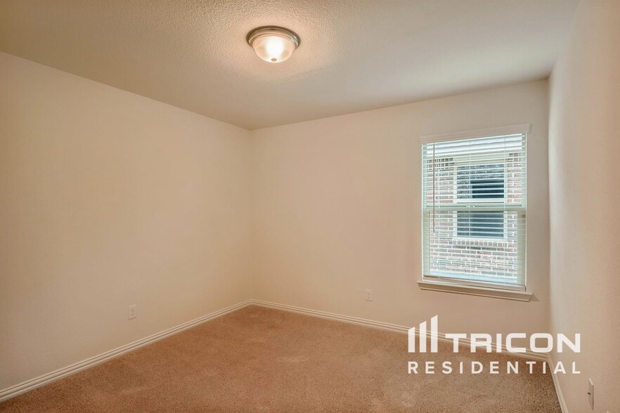 Building Photo - 1348 Renoir Dr