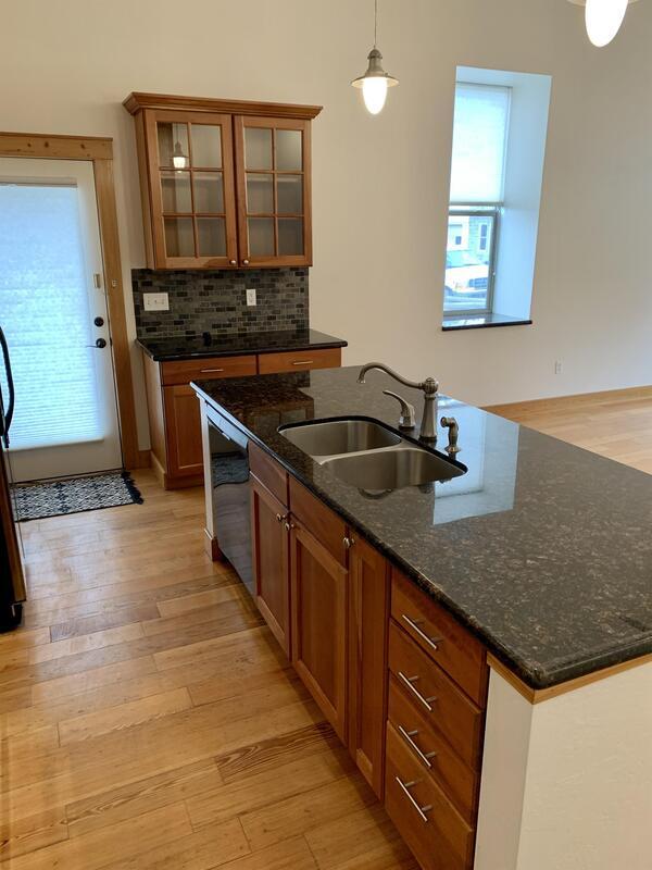 Building Photo - 636 Logan St