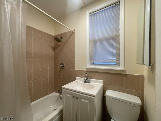 Building Photo - 139 Ray St