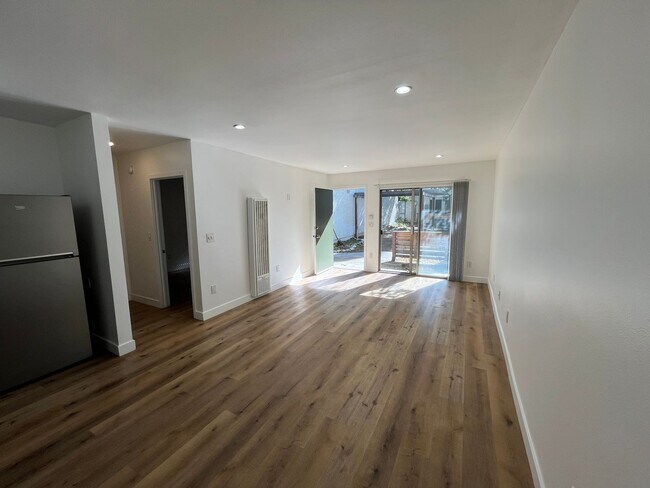 Building Photo - Individual Bungalows: All 1 bedroom/ 1 bat...