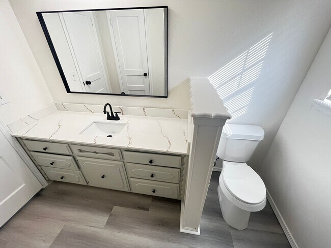 Building Photo - 1204 NW Fort Sill Blvd