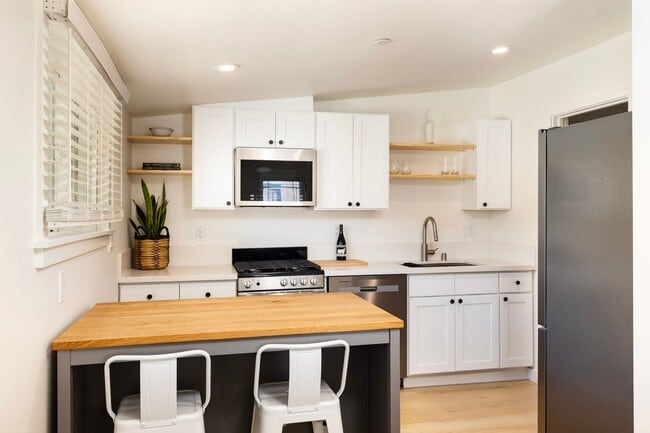 Building Photo - Studio - Downtown Santa Barbara