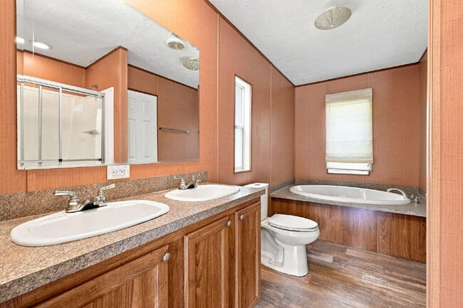 Building Photo - Spacious 3-Bedroom Rental on 1 Acre