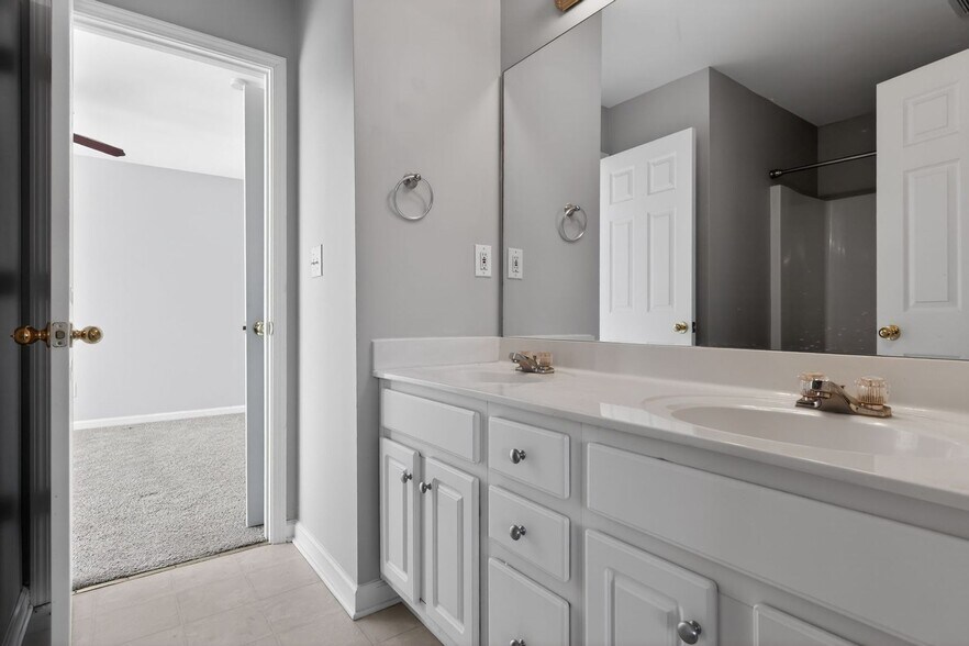 Building Photo - 6108 Vintage Pointe Pl