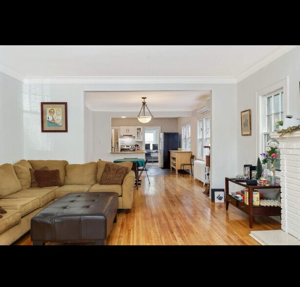 Building Photo - 1121 Goodrich Ave