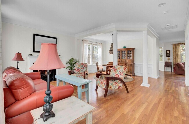 Building Photo - 1428 Bloomingdale Ln