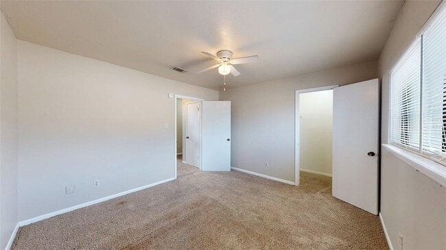 Building Photo - 2807 Longmire Dr