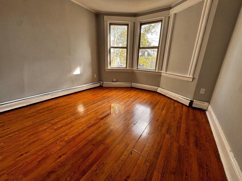 Building Photo - 44 Stegman St