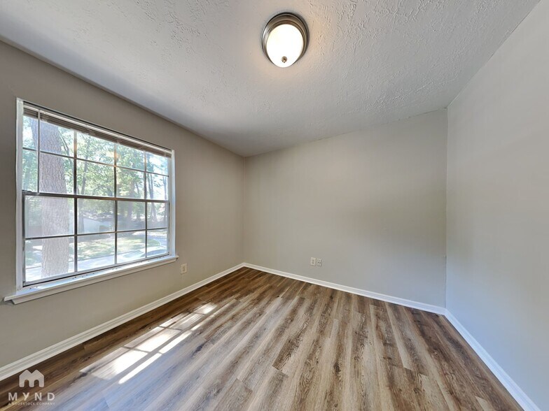 Building Photo - 15110 Gladebrook Dr