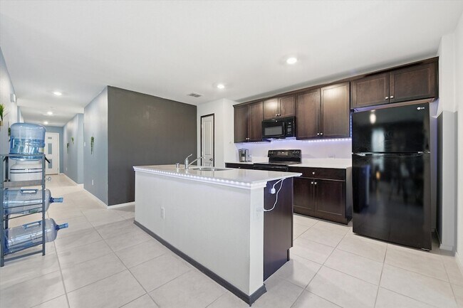 Building Photo - 1393 Beach Dr