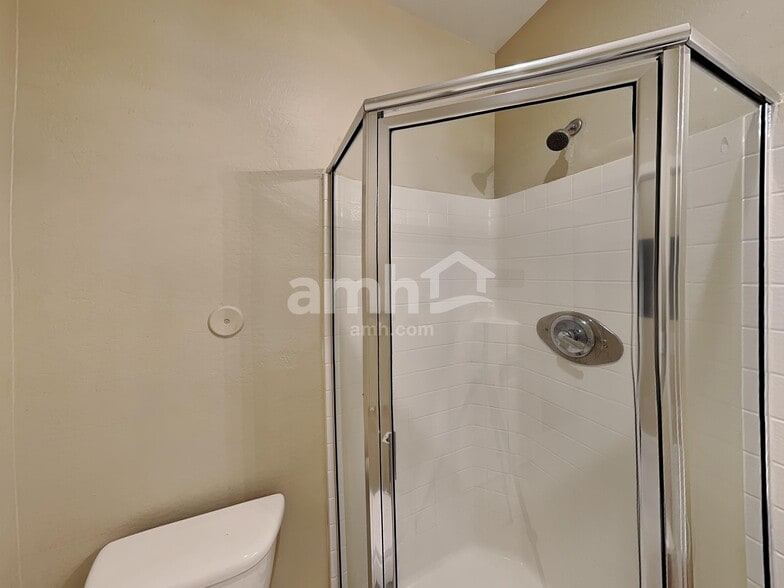 Building Photo - 8940 W Olive Ave