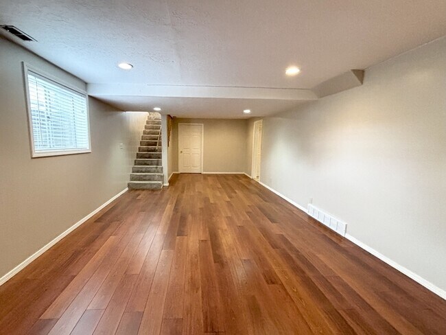 Building Photo - 1201 E 5600 S