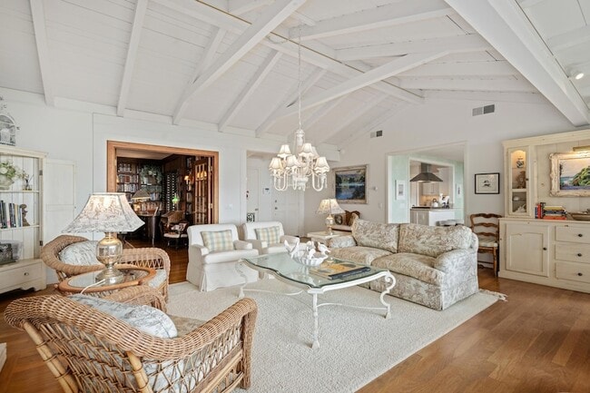 Building Photo - 1539 Shoreline Dr