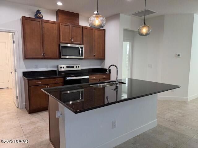 Building Photo - 414 Parrot Ln