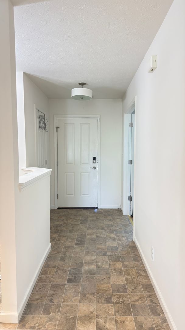 Building Photo - Spacious 3 Bed 2 Bath w/office
