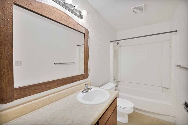 Building Photo - Cozy 1-Bedroom Apartment on a Quiet Clifton Street