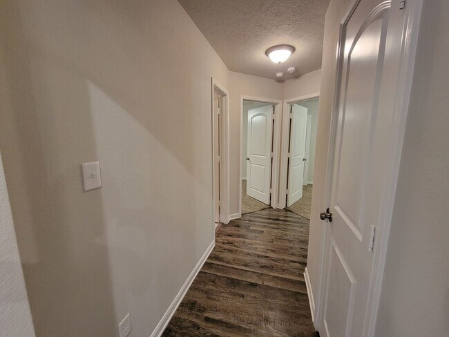 Building Photo - Bryan - 3 bedroom / 2 bath / 2 car garage house with fenced in back yard.