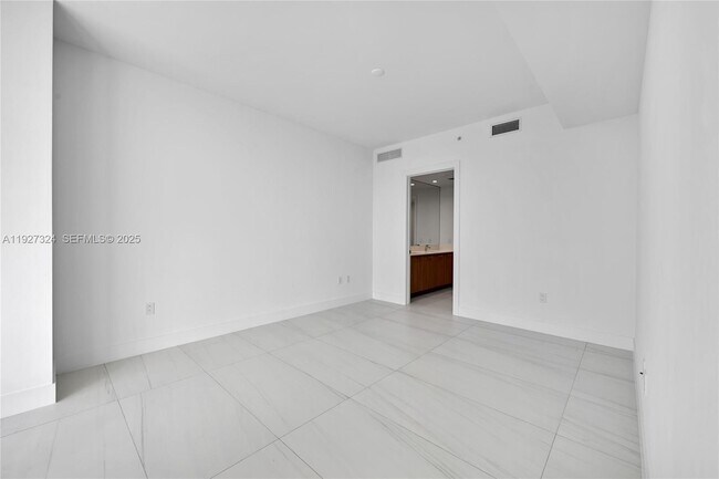 Building Photo - 153 N Seabreeze Blvd