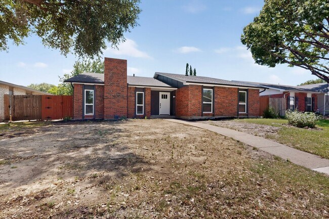 Building Photo - 243 Woodhurst Dr