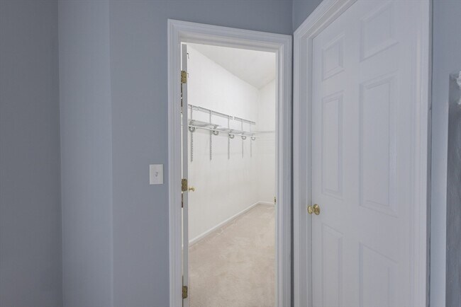 Building Photo - 445 Captain Eames Cir