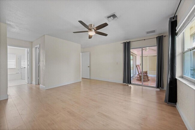 Building Photo - 1401 Hideaway Bend