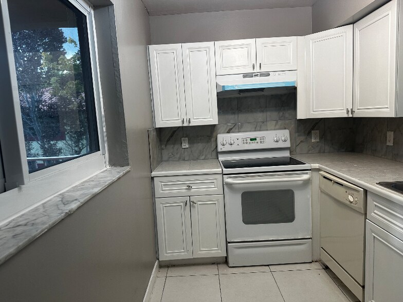 Building Photo - 3556 NW 114th Terrace