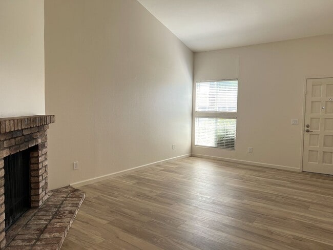 Building Photo - 107 Bond Ave