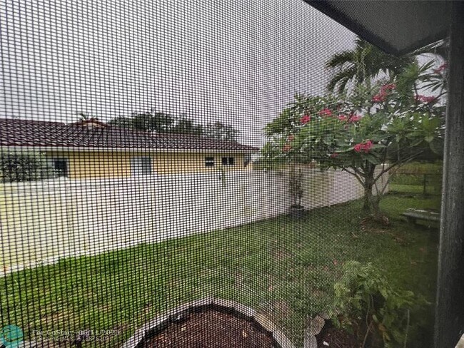 Building Photo - 7400 SW 37 Ct