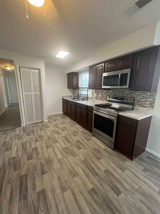 Building Photo - 609 N Stonestreet Ave