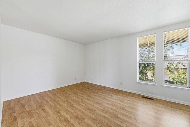 Building Photo - Spacious 2BD/1.5BA Fremont Townhouse | In-Unit W/D | Community Pool & Hot Tub | Carport Parking