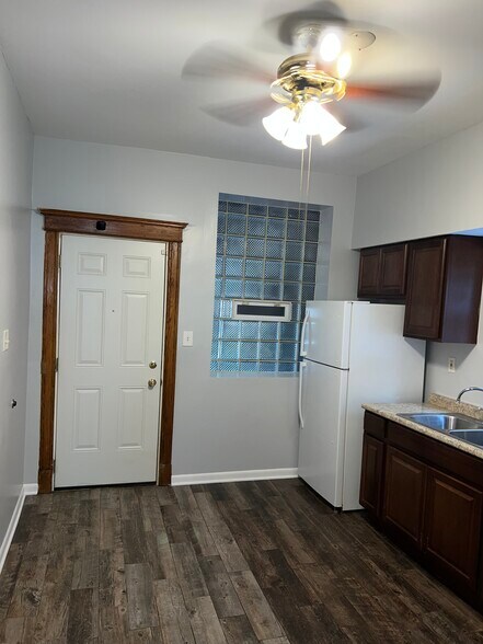 Building Photo - 6833 S Ada St