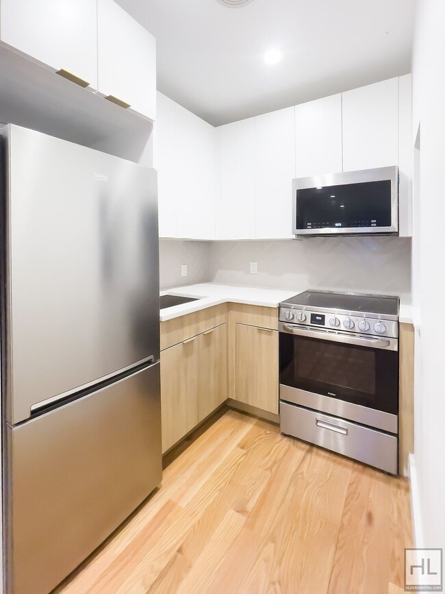 Building Photo - EAST 93 STREET / Upper East Side / Renovat...