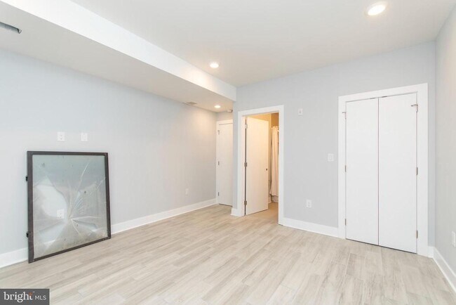 Building Photo - 814 N Uber St
