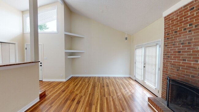 Building Photo - Charming 3 Bedroom Home with Modern Update...
