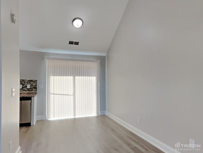 Building Photo - 2300 Saluda Dr