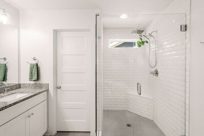 Building Photo - 429 Westboro Dr