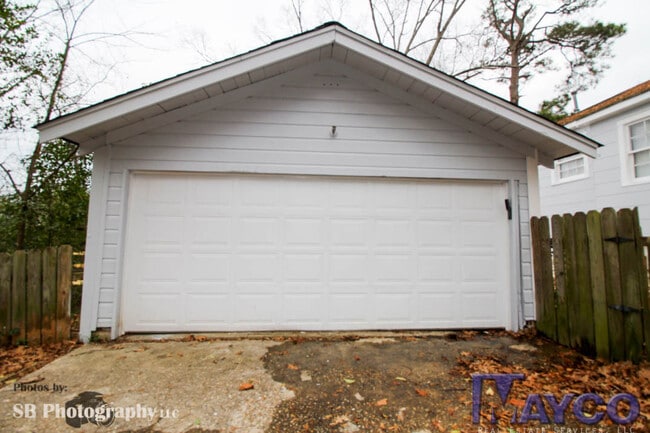 Building Photo - 3 bedroom 1.5 Bath house newly remodeled!