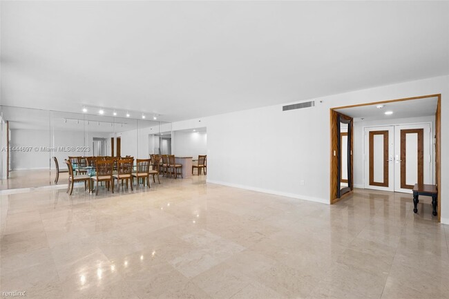 Building Photo - 2 br, 2.5 bath Condo - 10205 Collins Ave A...