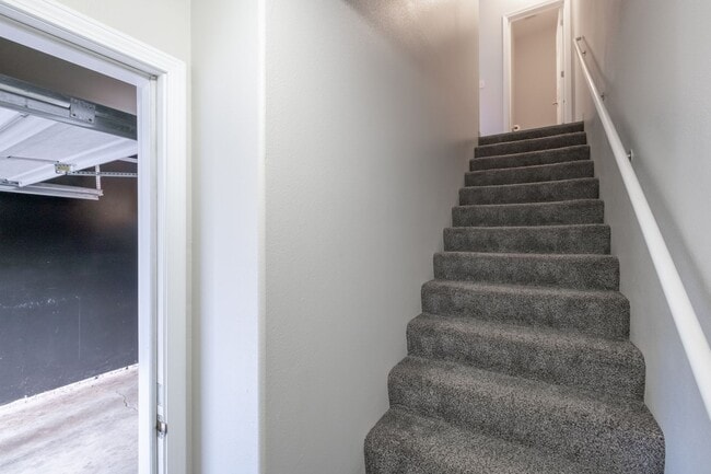 Building Photo - Stylish 2-Bedroom Condo Near OSU – Spaciou...