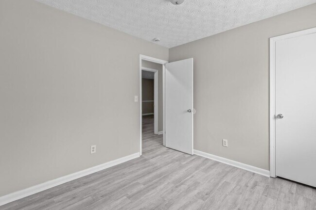 Building Photo - 1042 Mainstreet Lake Dr