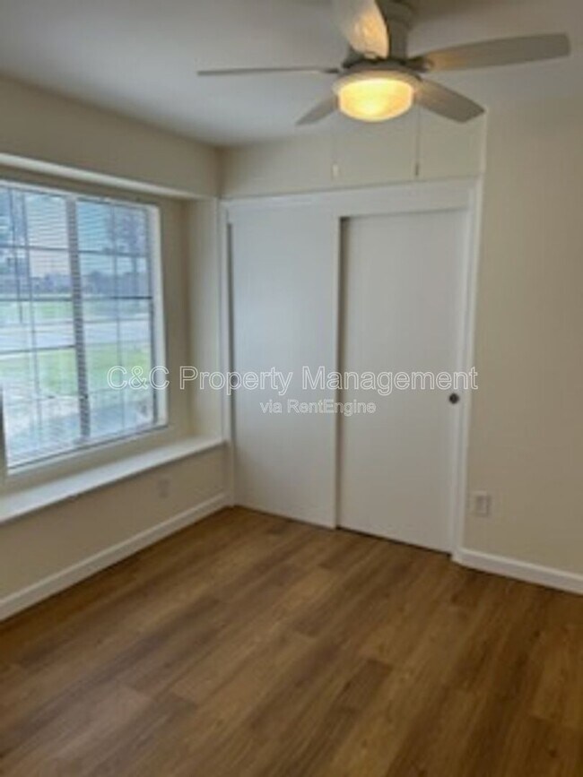 Building Photo - 8912 Carvalho Ct