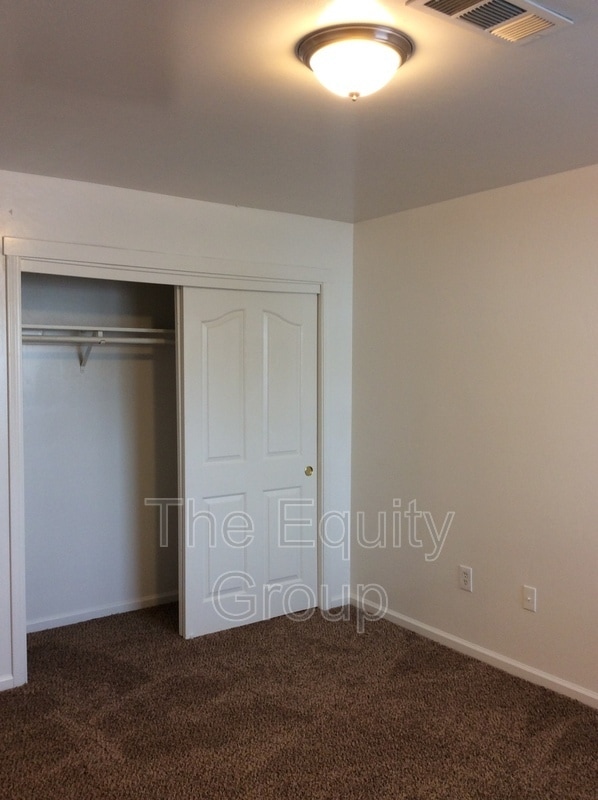 Building Photo - 437 N Park St